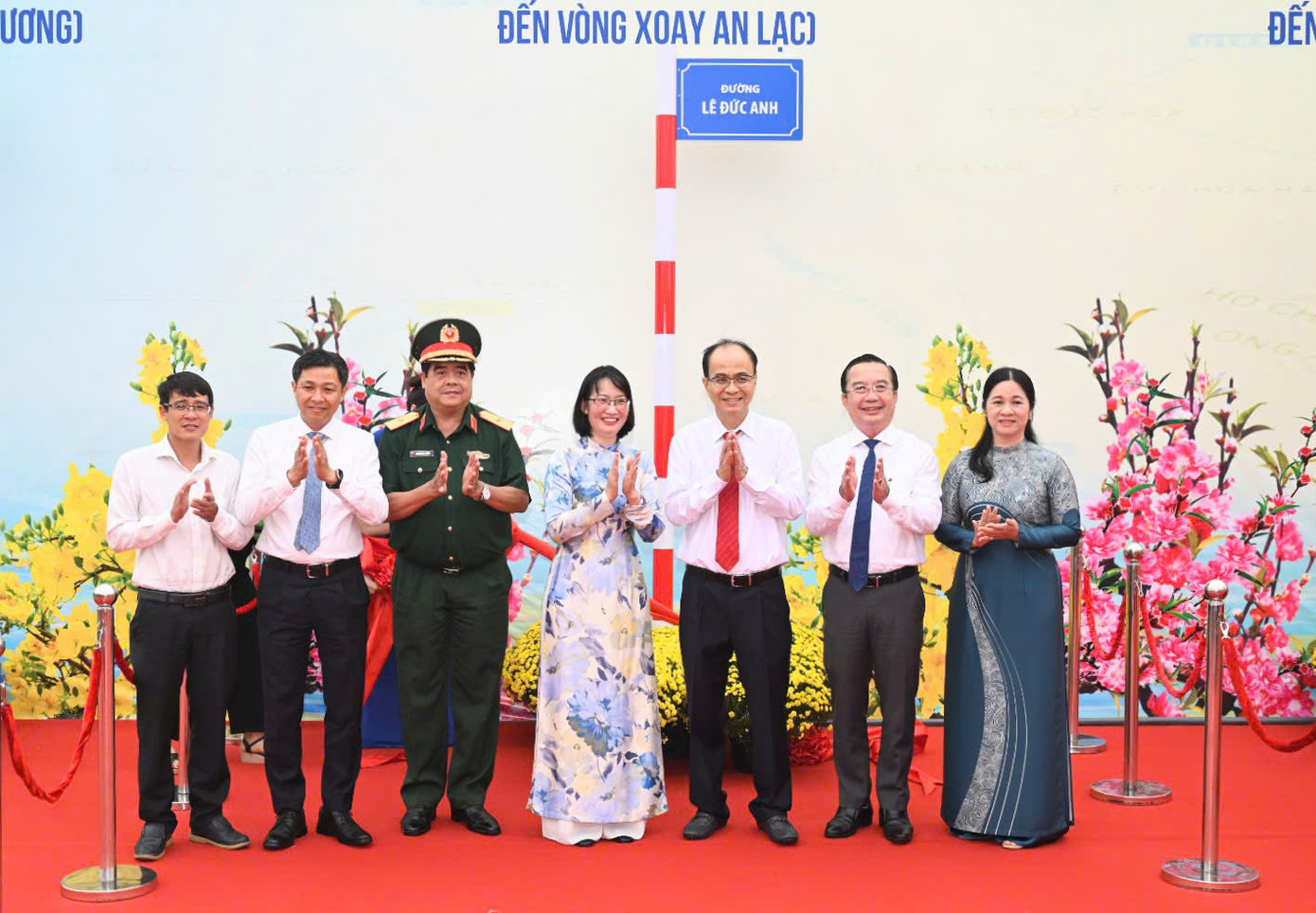 Lãnh đạo TPHCM tại buổi lễ công bố tên các con đường mang tên mới. Ảnh: Quốc Thanh