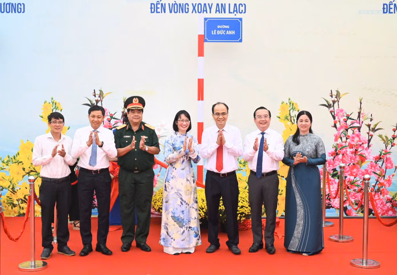 Lãnh đạo TPHCM tại buổi lễ công bố tên các con đường mang tên mới. Ảnh: Quốc Thanh
