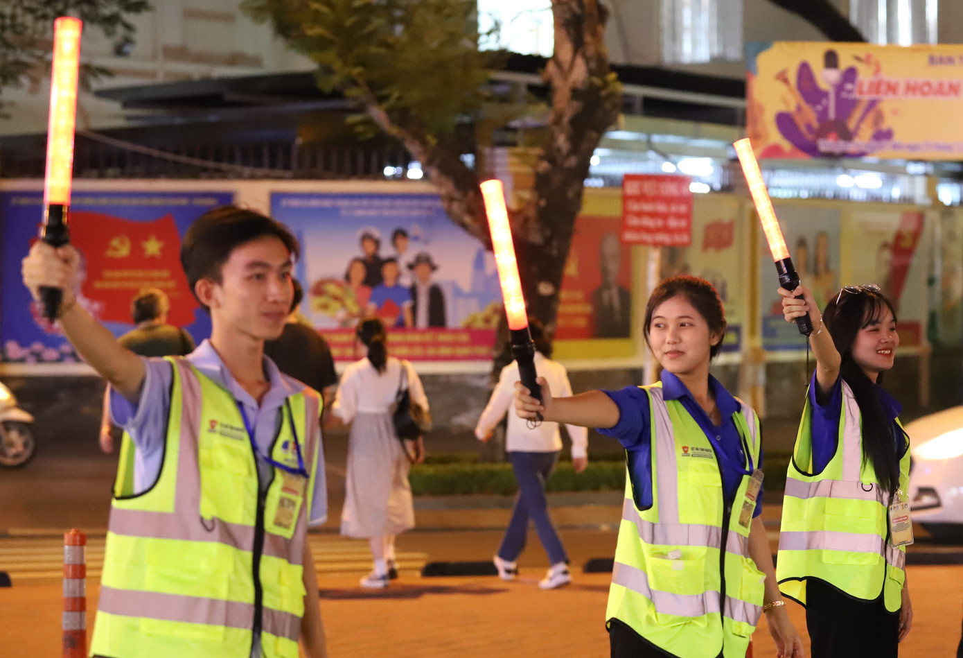 “Bản thân được hỗ trợ qua đường họ vui mà mình cũng vui nữa. Công việc cũng không vất vả gì và nhiều người cũng ủng hộ nên mình được tiếp thêm động lực để làm”, Thiên Kim nói.