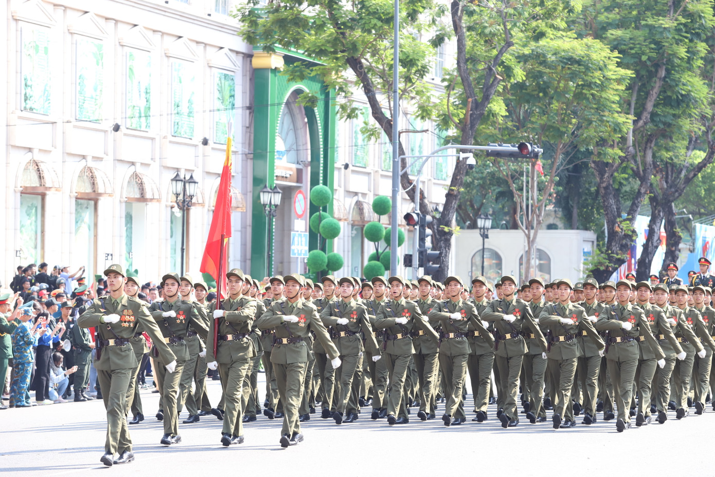 Khối nam lực lượng tham gia bảo vệ an ninh, trật tự ở cơ sở.