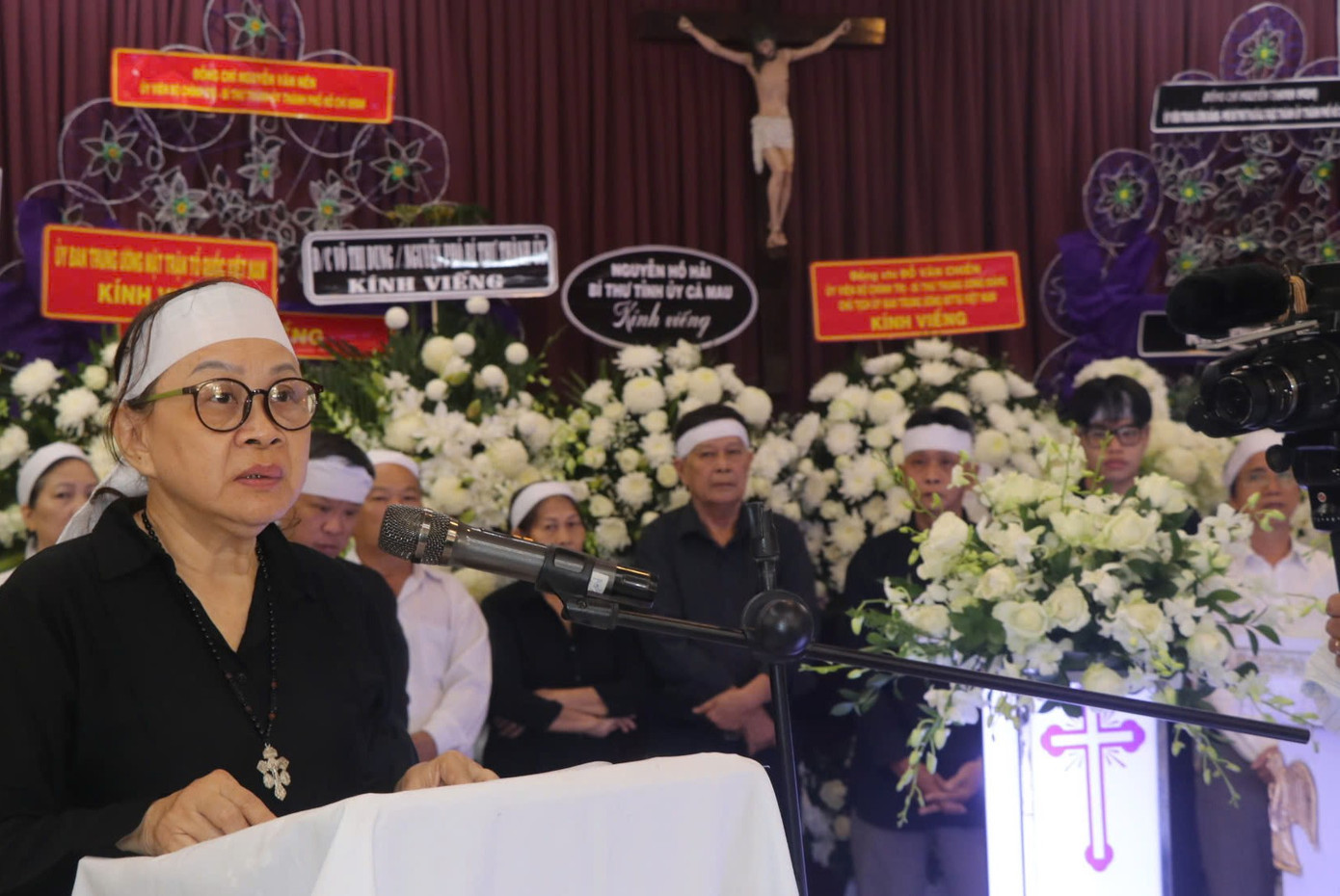 Đại diện gia đình cố Linh mục Phan Khắc Từ phát biểu cảm tạ. Ảnh: Thu Hoài. Đại diện gia đình cố Linh mục Phan Khắc Từ phát biểu cảm tạ. Ảnh: Thu Hoài.