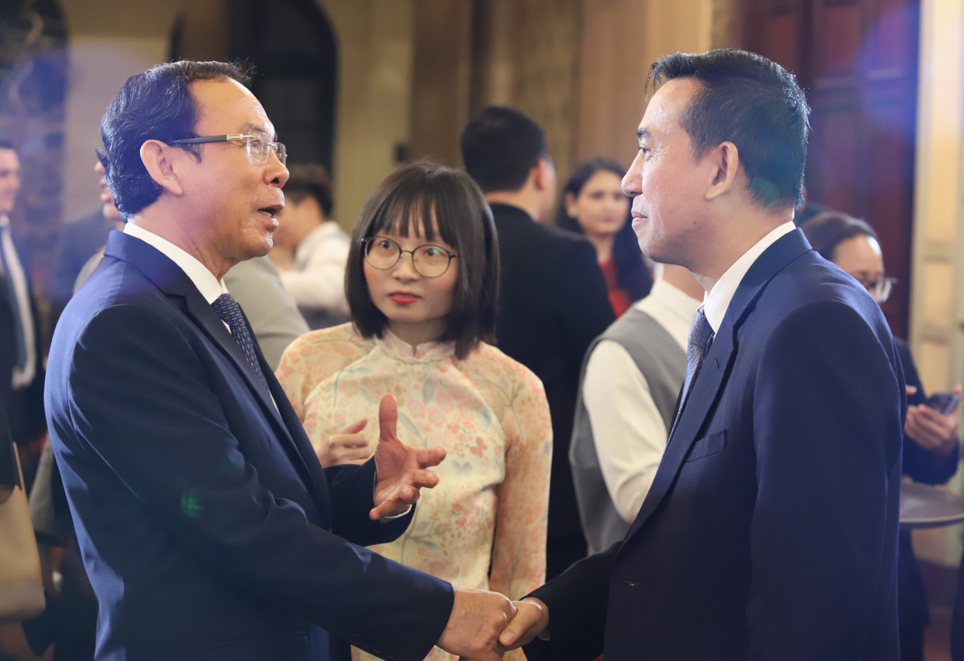 Bí thư Thành ủy TPHCM Nguyễn Văn Nên gặp gỡ, trò chuyện cùng Tổng Lãnh sự Indonesia tại TPHCM Agustaviano Sofjan.