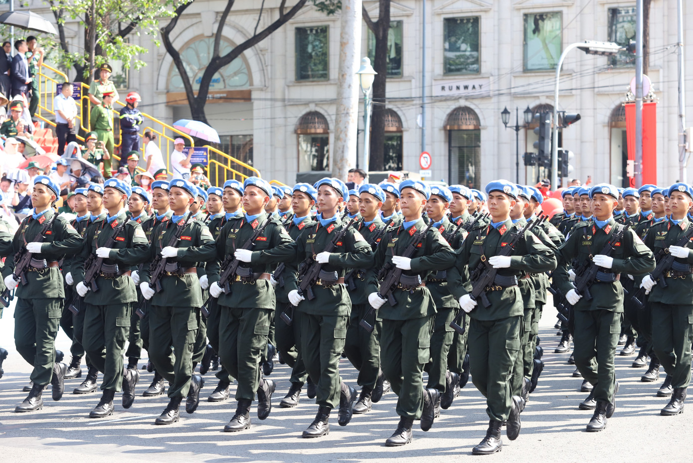 Khối nam sĩ quan thuộc lực lượng Gìn giữ hòa bình Liên Hiệp Quốc.