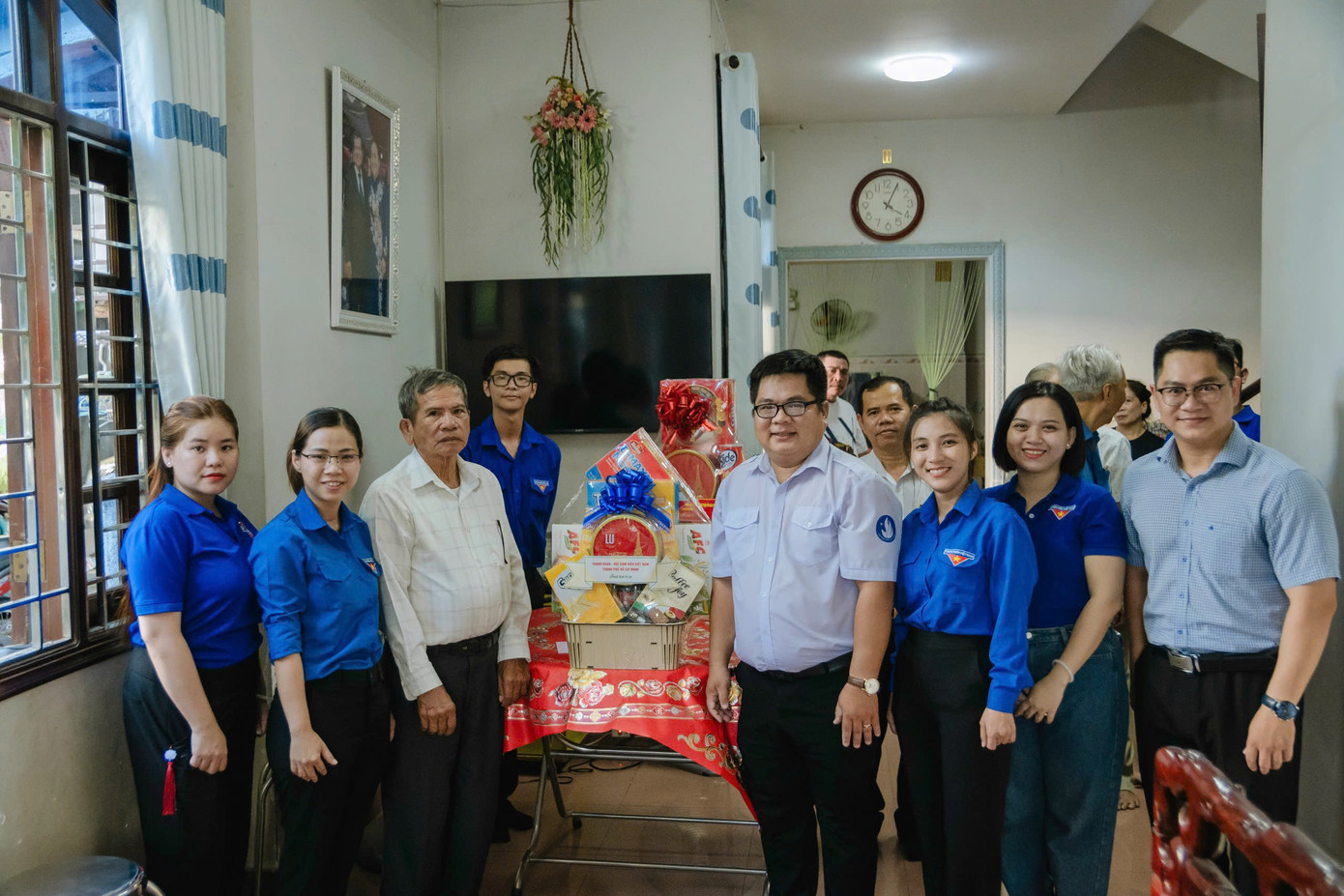 Đến nay, Thành Đoàn TPHCM và Sở Nội vụ TPHCM đã thực hiện 194 di ảnh cho các Mẹ Việt Nam anh hùng và liệt sĩ trên địa bàn thành phố. Đến nay, Thành Đoàn TPHCM và Sở Nội vụ TPHCM đã thực hiện 194 di ảnh cho các Mẹ Việt Nam anh hùng và liệt sĩ trên địa bàn thành phố.