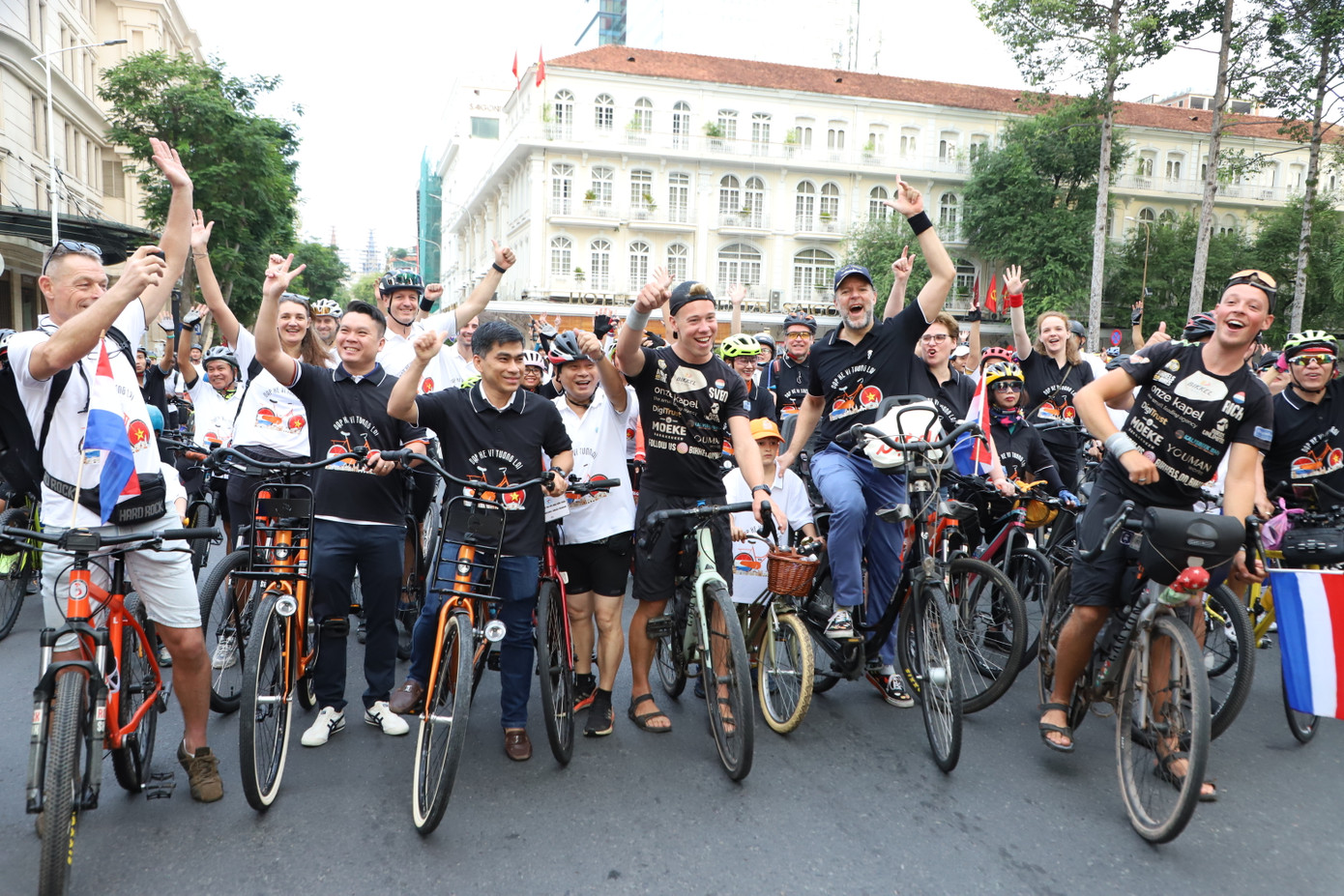 Sáng 16/2, Tổng Lãnh sự quán Vương quốc Hà Lan tại TPHCM phối hợp Hội Hữu nghị Việt Nam – Hà Lan TPHCM, Hiệp hội Doanh nghiệp Hà Lan tại Việt Nam cùng các cơ quan, ban ngành tổ chức buổi đạp xe với thông điệp “Đạp xe vì tương lai”. Hoạt động này đã thu hút hơn 400 người đăng ký tham gia, gồm đại diện đến từ các sở, ban, ngành TPHCM, cơ quan ngoại giao, các tổ chức môi trường và cộng đồng đạp xe.