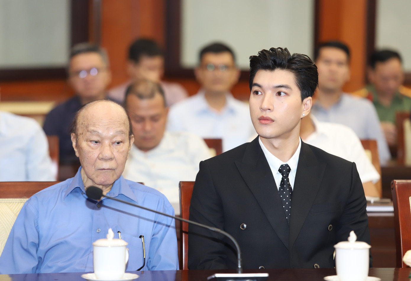 Hoa hậu Thùy Tiên, Hieuthuhai cùng dự chương trình. Hoa hậu Thùy Tiên, Hieuthuhai cùng dự chương trình.