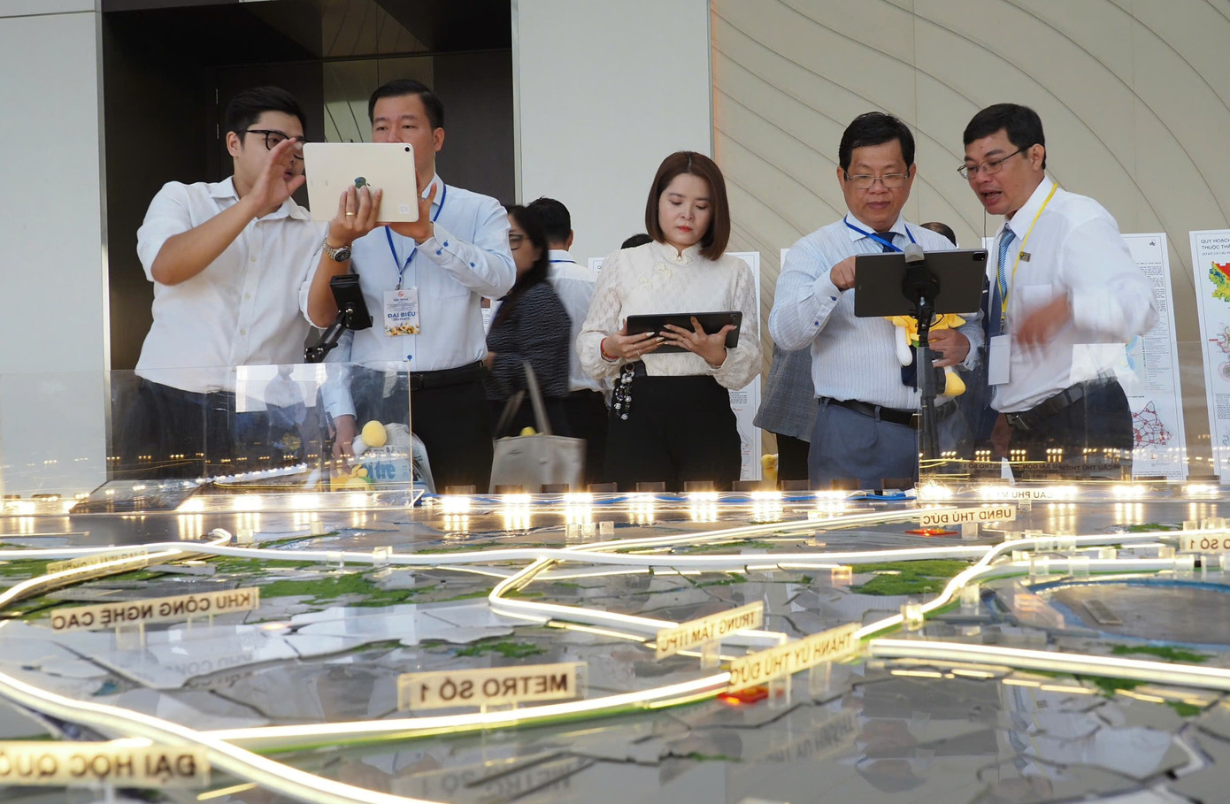 Đại biểu tìm hiểu quy hoạch chung TP. Thủ Đức vừa được công bố.