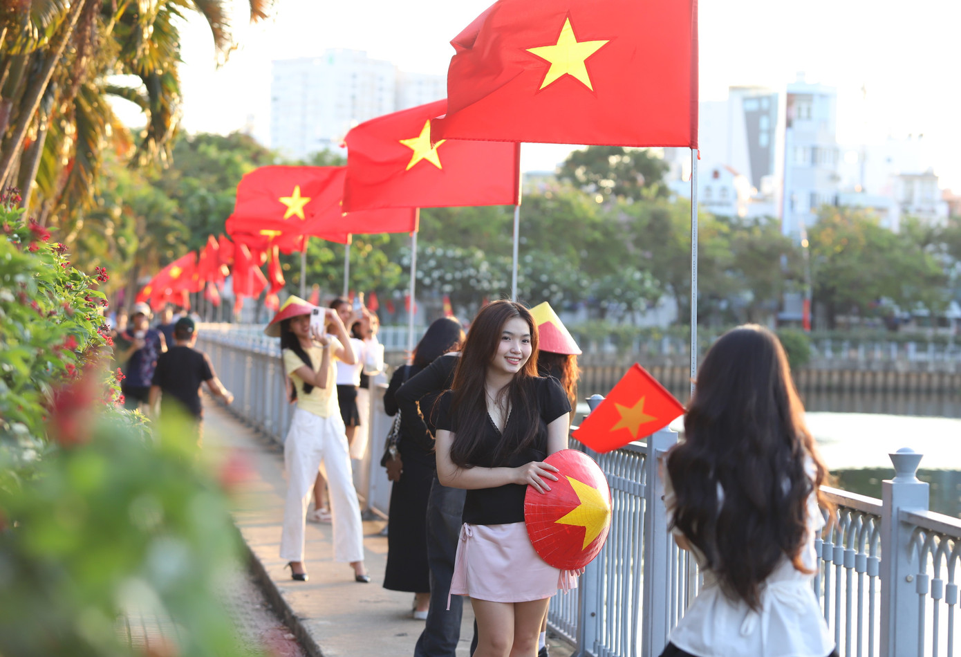 Đông đảo bạn trẻ đã đến khu vực này chụp ảnh lưu niệm. Đông đảo bạn trẻ đã đến khu vực này chụp ảnh lưu niệm.