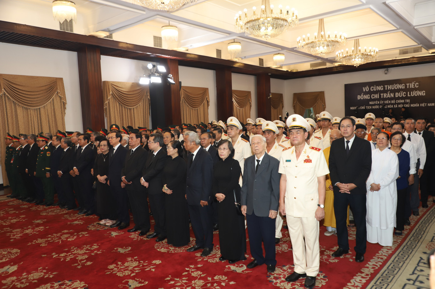 Sáng 24/5, Lễ viếng nguyên Chủ tịch nước Trần Đức Lương được tổ chức trọng thể tại Nhà tang lễ Quốc gia số 5 Trần Thánh Tông, thành phố Hà Nội, từ 7 giờ sáng. Cùng thời điểm, Lễ viếng nguyên Chủ tịch nước Trần Đức Lương cũng diễn ra tại Hội trường Thống Nhất, TPHCM và Hội trường T50, Bộ Chỉ huy Quân sự tỉnh Quảng Ngãi.