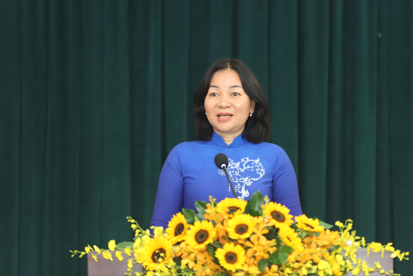 Bà Trương Thị Bích Hạnh phát biểu nhận nhiệm vụ. Ảnh: Ngô Tùng Bà Trương Thị Bích Hạnh phát biểu nhận nhiệm vụ. Ảnh: Ngô Tùng