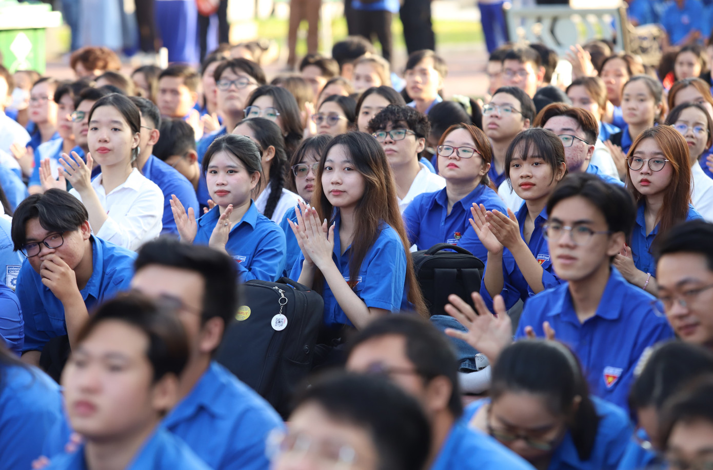 Khoảng 2.000 bạn trẻ hào hứng tham gia hoạt động mở màn Tháng Thanh niên của TPHCM. Khoảng 2.000 bạn trẻ hào hứng tham gia hoạt động mở màn Tháng Thanh niên của TPHCM.