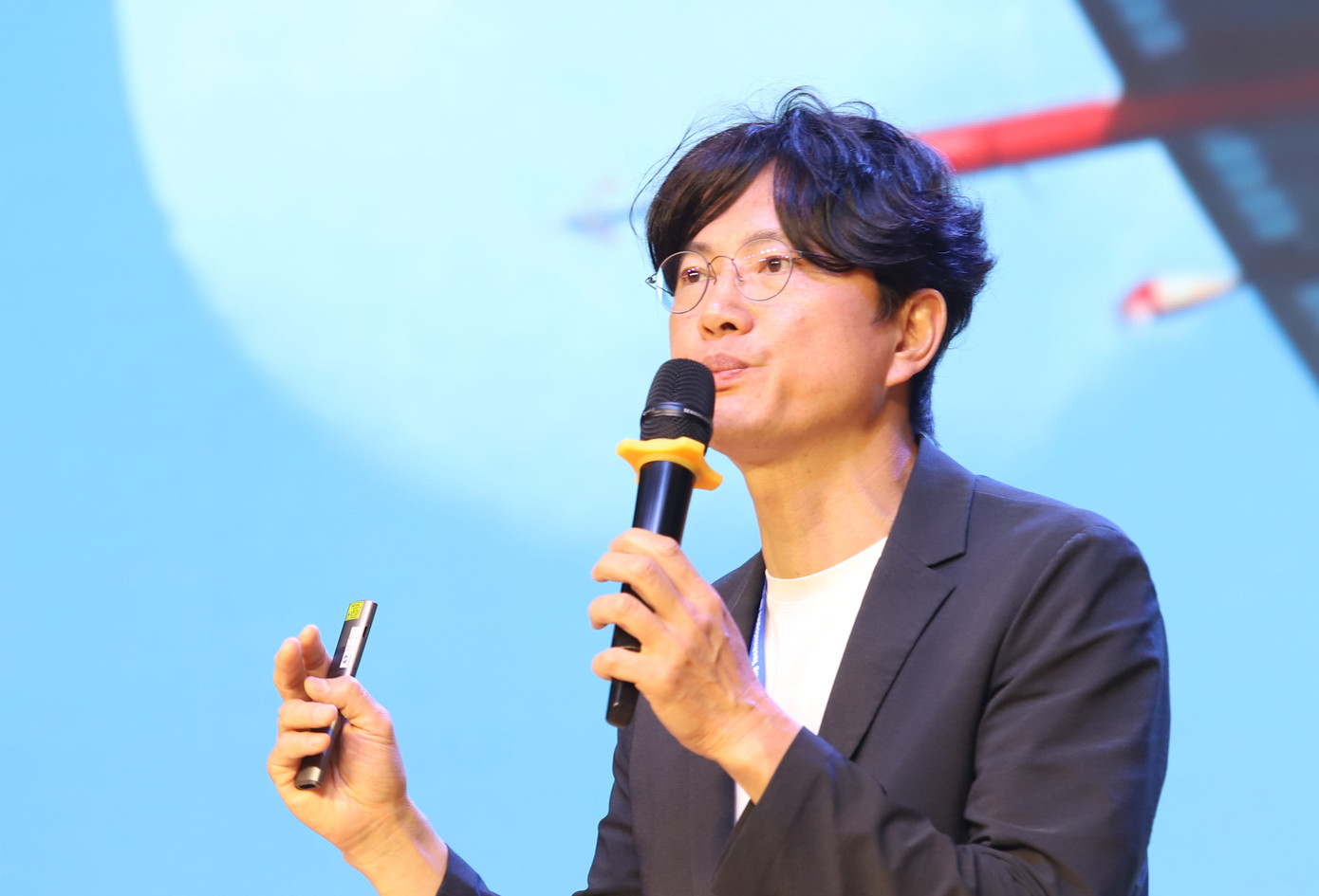 Học giả quốc tế chia sẻ các giải pháp phát triển bền vững. Học giả quốc tế chia sẻ các giải pháp phát triển bền vững.