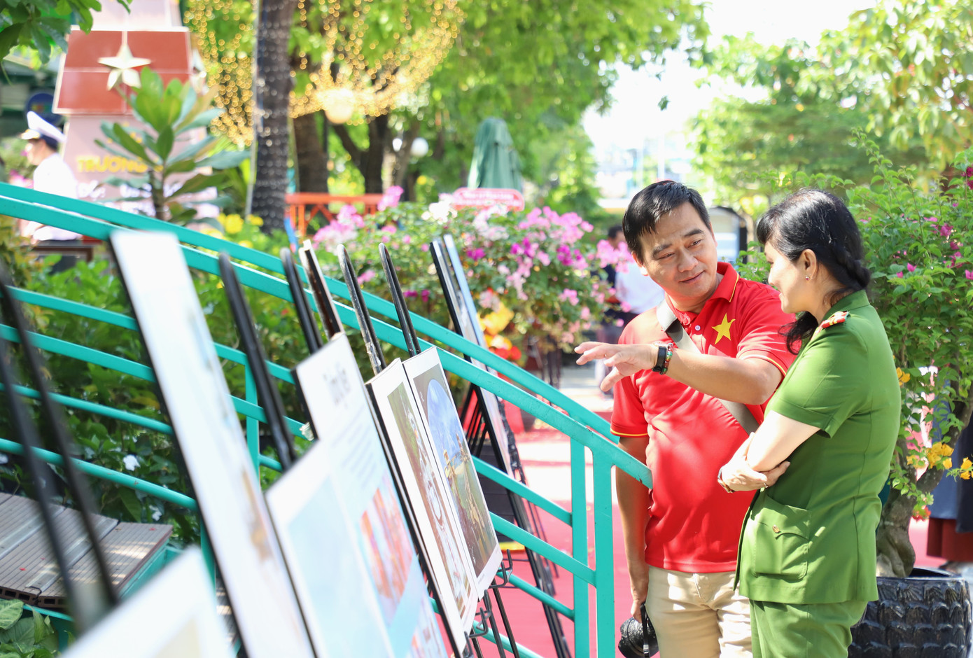 Nhiếp ảnh gia Trần Hữu Minh giới thiệu những tác phẩm anh sáng tác về Trường Sa trong chuyến công tác giữa năm 2024.