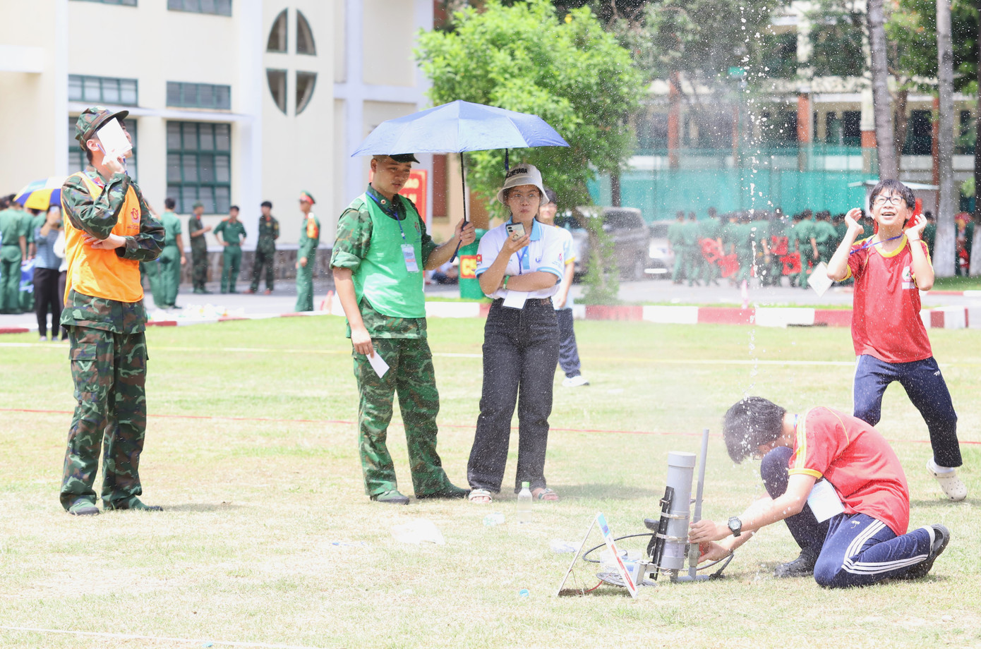 Sau các vòng tranh tài hấp dẫn, gay cấn, Ban tổ chức trao giải Nhất cho đội thi xuất sắc nhất thuộc Trường THCS Lê Thành Công (huyện Nhà Bè), gồm các em: Nguyễn Trọng Nhân, Phạm Chí Đức, Hồ Ngọc Hà.