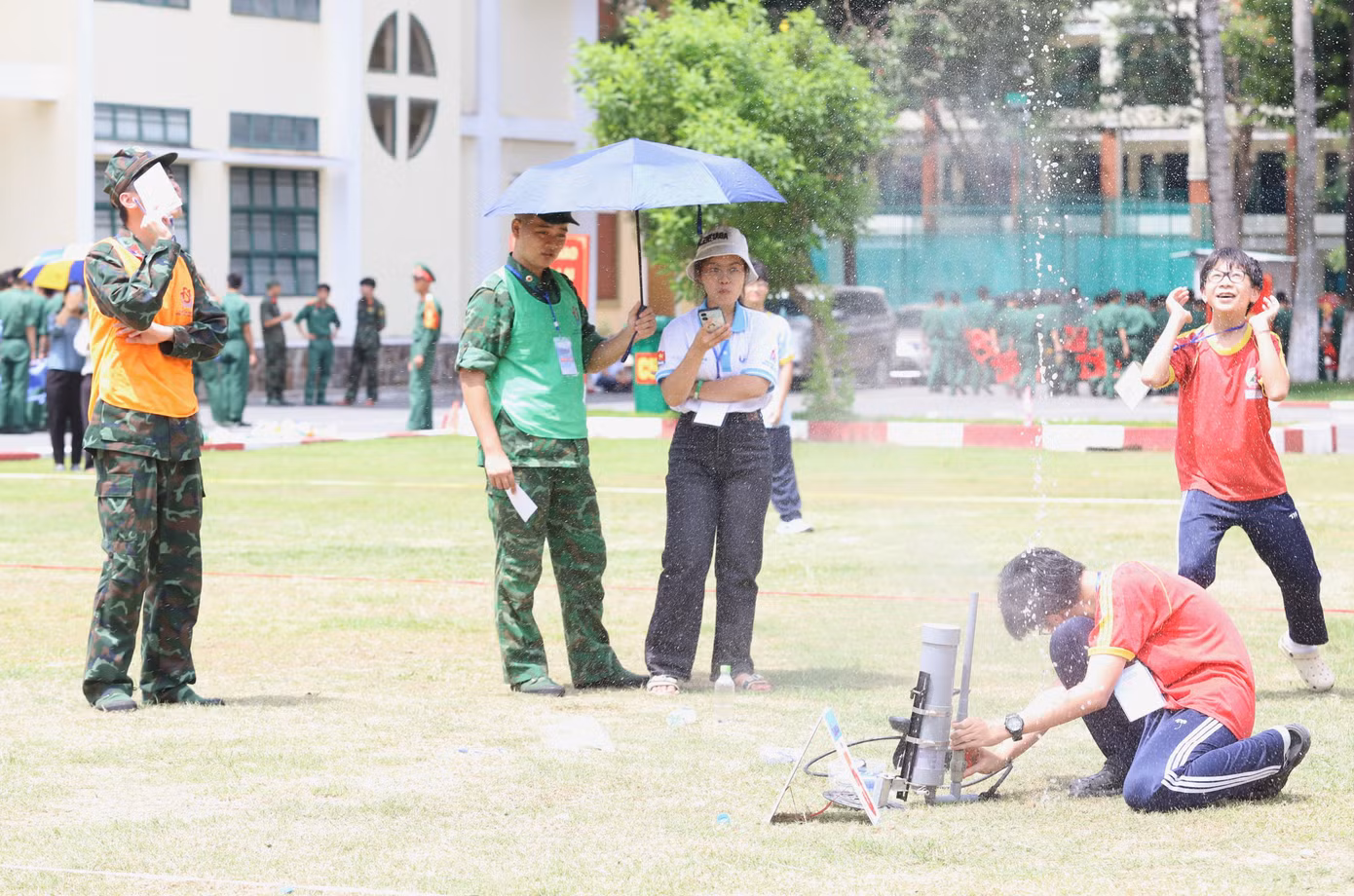 Sau các vòng tranh tài hấp dẫn, gay cấn, Ban tổ chức trao giải Nhất cho đội thi xuất sắc nhất thuộc Trường THCS Lê Thành Công (huyện Nhà Bè), gồm các em: Nguyễn Trọng Nhân, Phạm Chí Đức, Hồ Ngọc Hà.