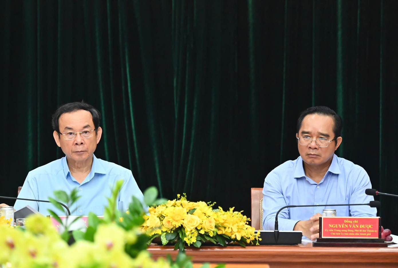 Bí thư Thành ủy TPHCM Nguyễn Văn Nên (bên trái) chủ trì hội nghị tại điểm cầu trụ sở Thành ủy TPHCM. Ảnh: Việt Dũng Bí thư Thành ủy TPHCM Nguyễn Văn Nên (bên trái) chủ trì hội nghị tại điểm cầu trụ sở Thành ủy TPHCM. Ảnh: Việt Dũng