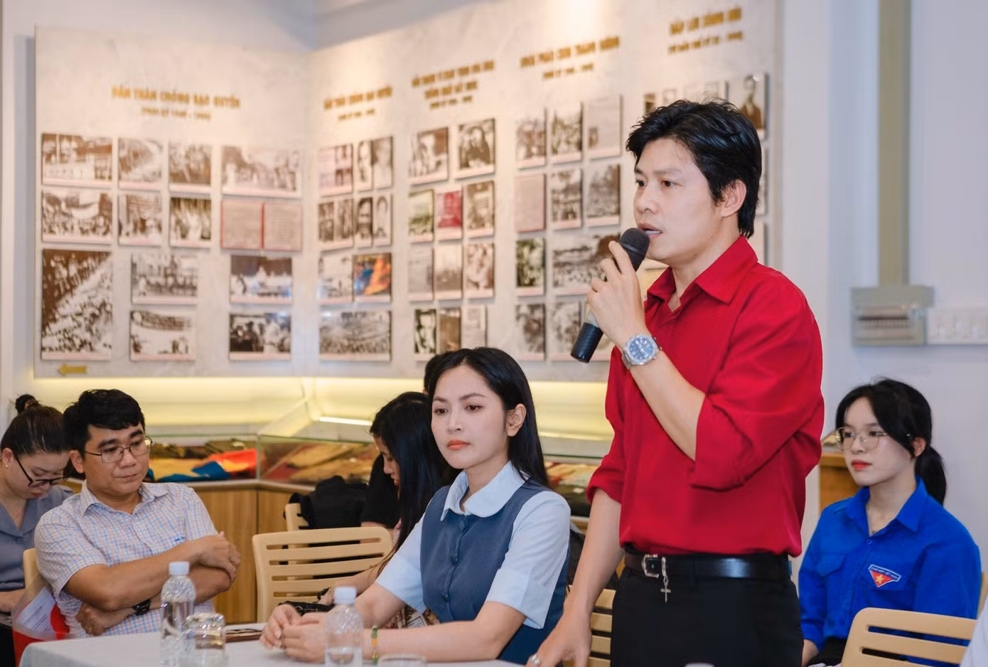 Nhạc sĩ Nguyễn Văn Chung chia sẻ tại buổi gặp gỡ. Ảnh: Thành Đoàn TPHCM.