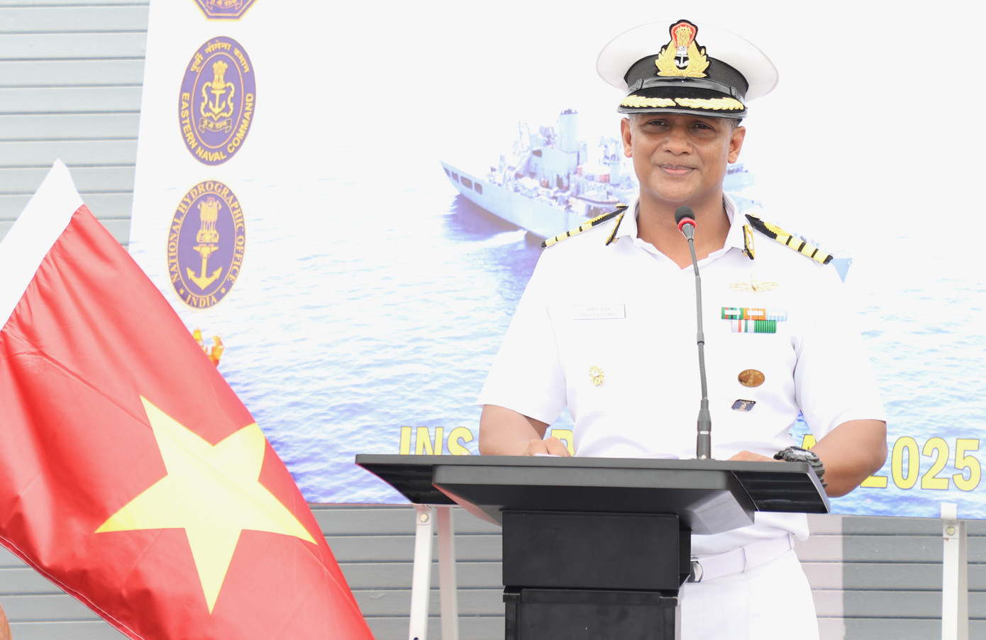 Đại tá Praveen Thomas, Chỉ huy trưởng tàu Hải quân INS Darshak cho rằng chuyến thăm của đoàn sĩ quan tàu Hải quân Ấn Độ INS Darshak là dấu mốc quan trọng trong mối quan hệ hợp tác song phương giữa Ấn Độ và Việt Nam. Đại tá Praveen Thomas, Chỉ huy trưởng tàu Hải quân INS Darshak cho rằng chuyến thăm của đoàn sĩ quan tàu Hải quân Ấn Độ INS Darshak là dấu mốc quan trọng trong mối quan hệ hợp tác song phương giữa Ấn Độ và Việt Nam.