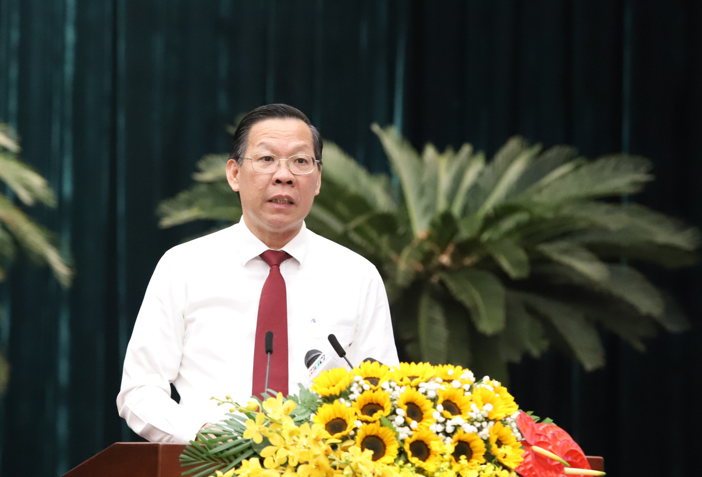 Ông Phan Văn Mãi phát biểu. Ông Phan Văn Mãi phát biểu.