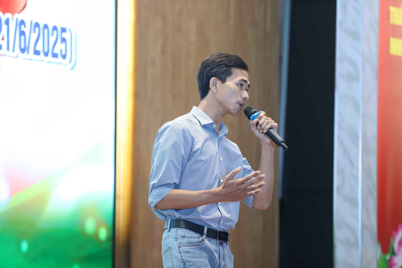 Đội ngũ người làm báo báo Tiền Phong tham gia hội thi. Đội ngũ người làm báo báo Tiền Phong tham gia hội thi.