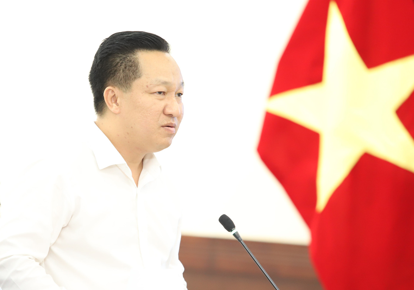 Chủ tịch UBND TP. Thủ Đức Hoàng Tùng báo cáo tại buổi làm việc.