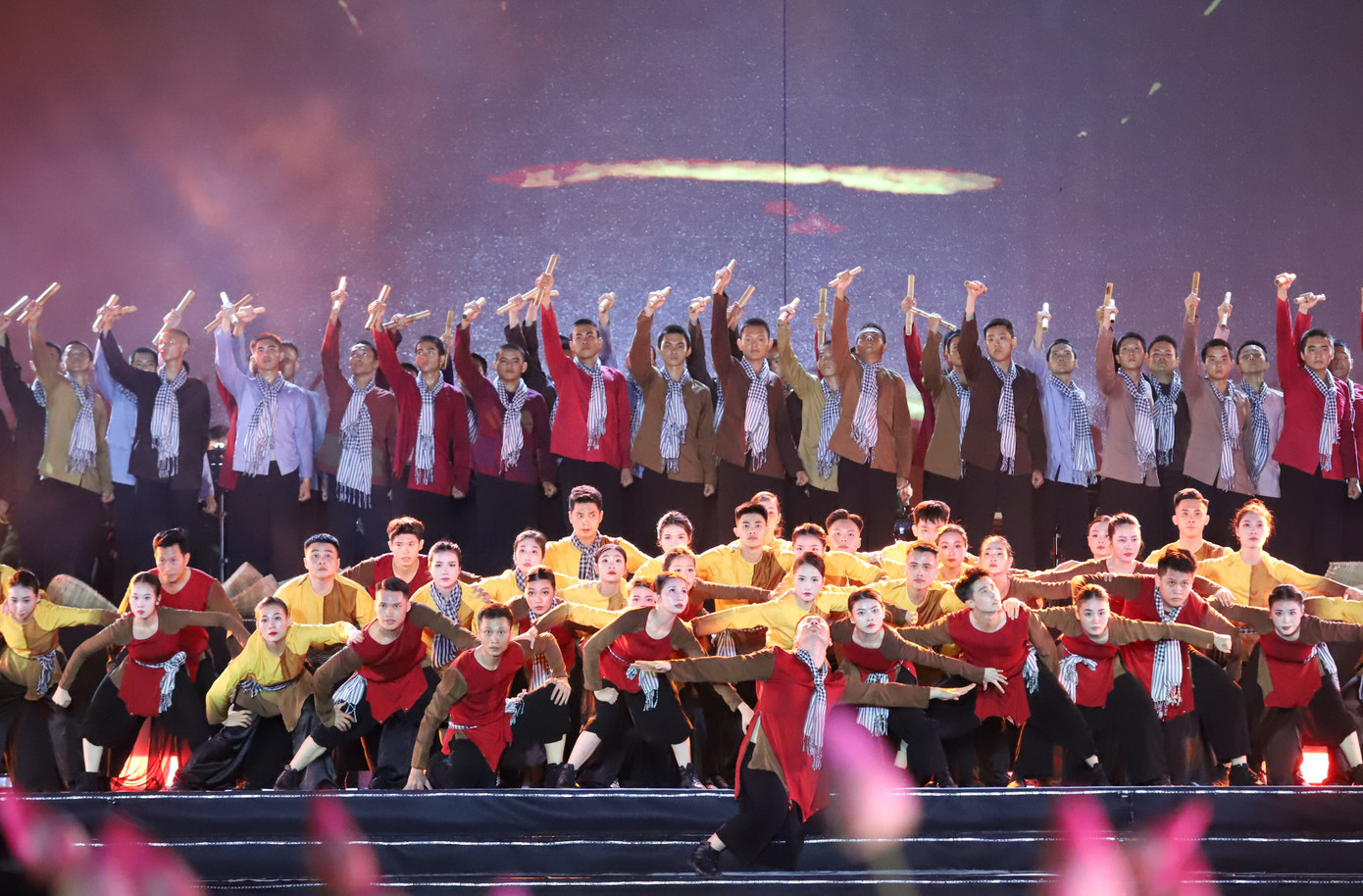 Chương trình mang đến nhiều ca khúc tiêu biểu như Đất nước, Giai điệu Tổ quốc, Son sắt một niềm tin, Miền Nam nhớ mãi ơn Người, Bài ca hy vọng, Bài ca không quên, Màu áo chú bộ đội, Vì nhân dân quên mình, Khúc quân ca Trường Sa, Đất nước trọn niềm vui, Mùa xuân trên thành phố Hồ Chí Minh…