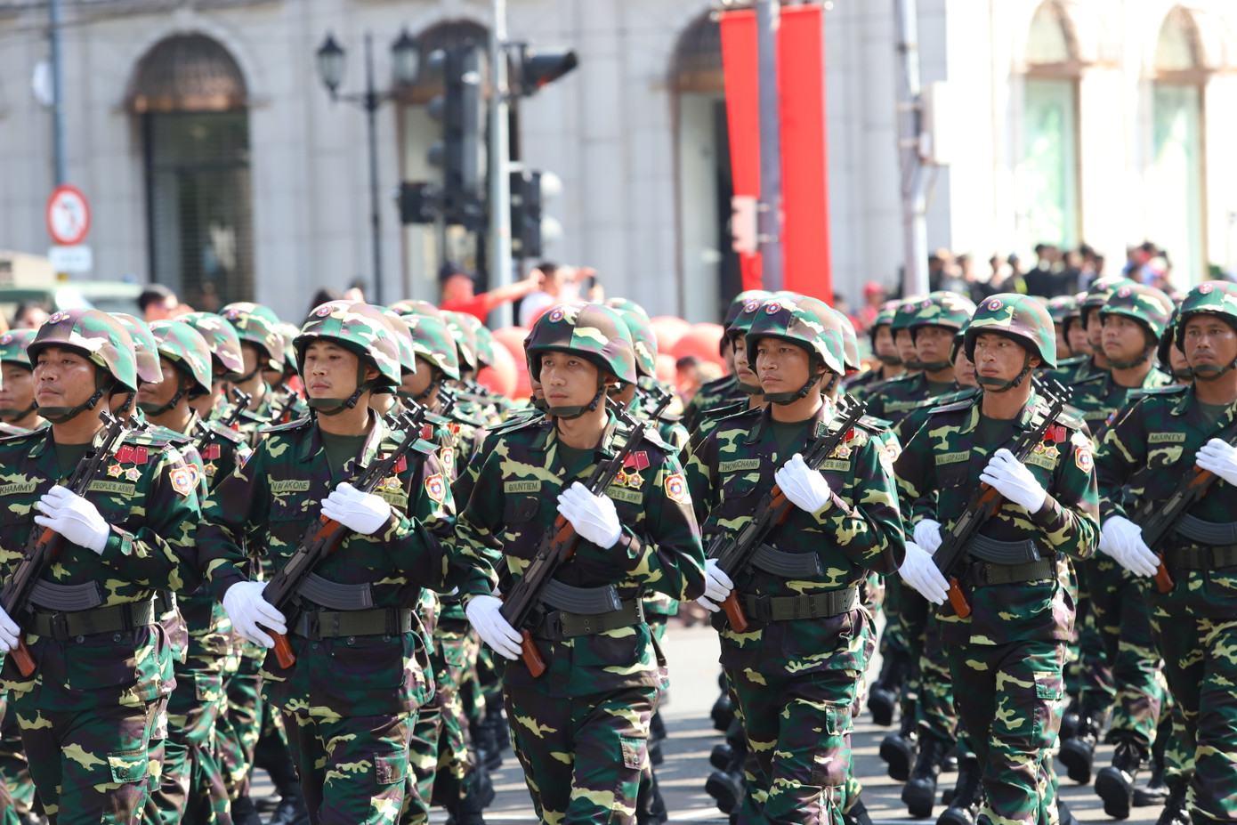 Quân đội nhân dân Lào tham gia buổi tổng duyệt.