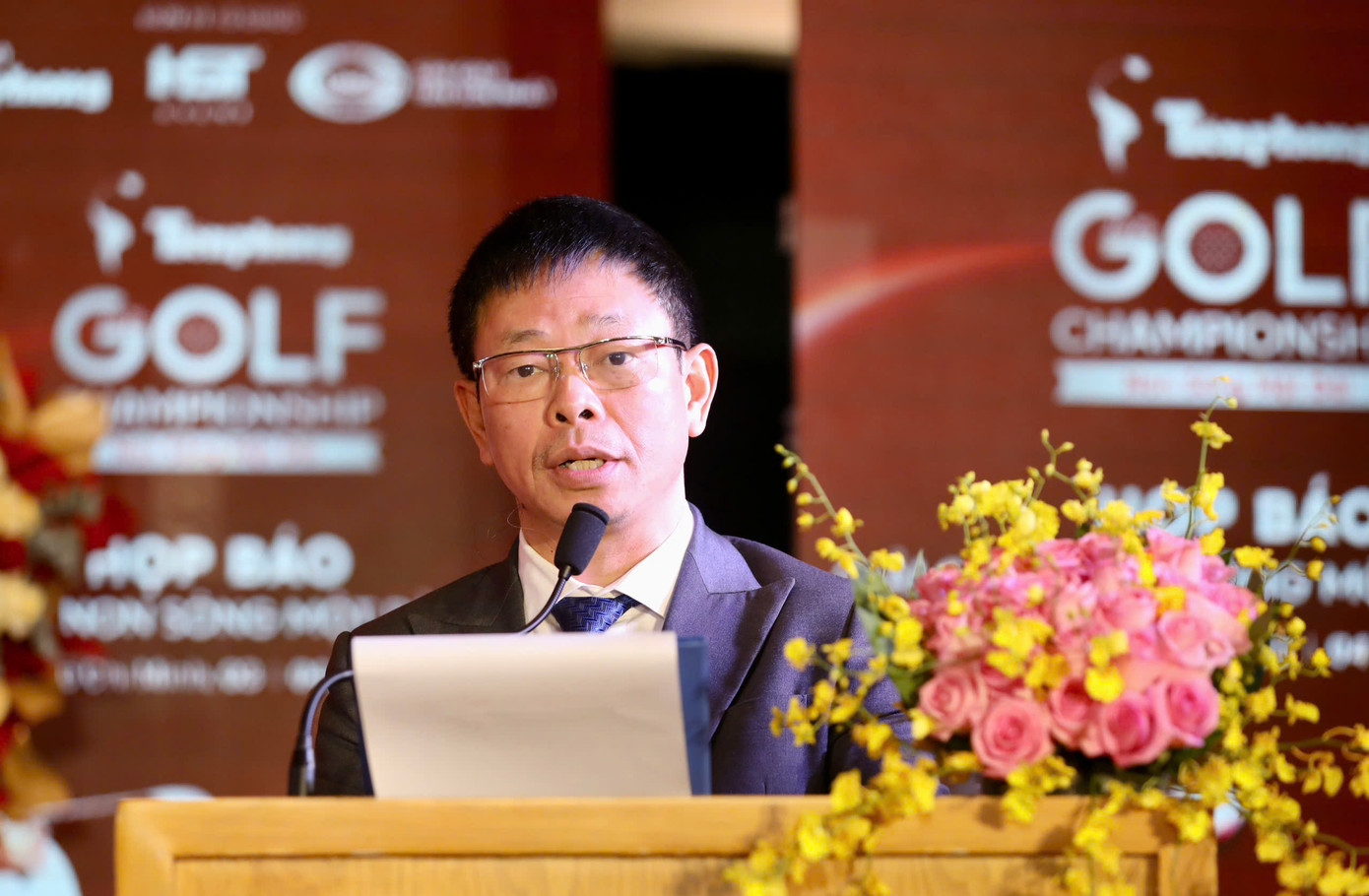 Nhà báo Phùng Công Sưởng thông tin về những ý nghĩa đặc biệt của Tiền Phong Golf Championship. Nhà báo Phùng Công Sưởng thông tin về những ý nghĩa đặc biệt của Tiền Phong Golf Championship.