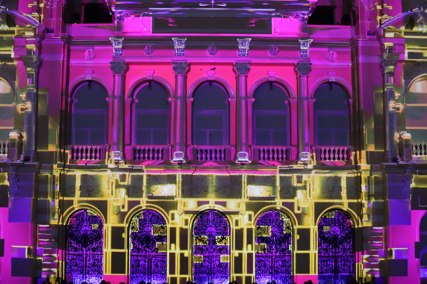 Riêng trong chương trình khai mạc, đại biểu các quốc gia và khán giả có dịp chứng kiến màn trình diễn công nghệ 3D Mapping với sự tham gia của các đội mapping đến từ Pháp, Bỉ, Singapore và đội chủ nhà Việt Nam. Cùng với đó là chương trình hòa nhạc giao hưởng, hợp xướng kết hợp với công nghệ trình diễn Mapping visual art, phát huy sự giao thoa, tương tác của các loại hình nghệ thuật hàn lâm và đương đại. Riêng trong chương trình khai mạc, đại biểu các quốc gia và khán giả có dịp chứng kiến màn trình diễn công nghệ 3D Mapping với sự tham gia của các đội mapping đến từ Pháp, Bỉ, Singapore và đội chủ nhà Việt Nam. Cùng với đó là chương trình hòa nhạc giao hưởng, hợp xướng kết hợp với công nghệ trình diễn Mapping visual art, phát huy sự giao thoa, tương tác của các loại hình nghệ thuật hàn lâm và đương đại.