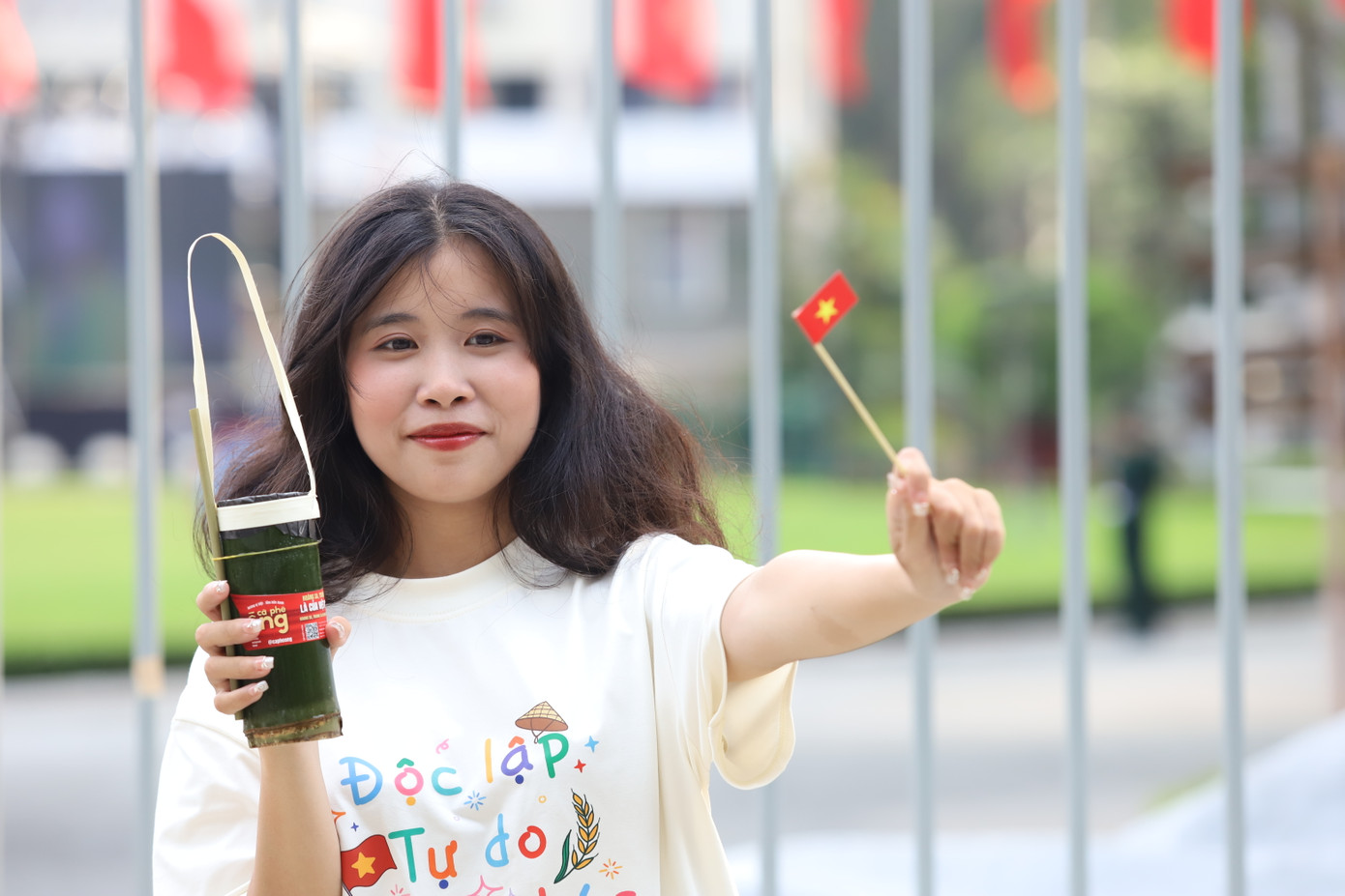 Là một người trẻ, bạn Ngọc Giàu (sinh viên Trường đại học Nguyễn Tất Thành) nói, muốn lan tỏa thông điệp thế hệ thanh niên hôm nay biết gìn giữ những truyền thống cha ông để lại và tự hào với lịch sử vẻ vang của cha ông. Từ đó, khi gặp bạn bè quốc tế đến với đất nước mình, mỗi bạn trẻ có thể tự hào giới thiệu “tôi là người Việt Nam” và thể hiện niềm tự hào với lịch sử hào hùng mà các bậc tiền nhân đã gây dựng.