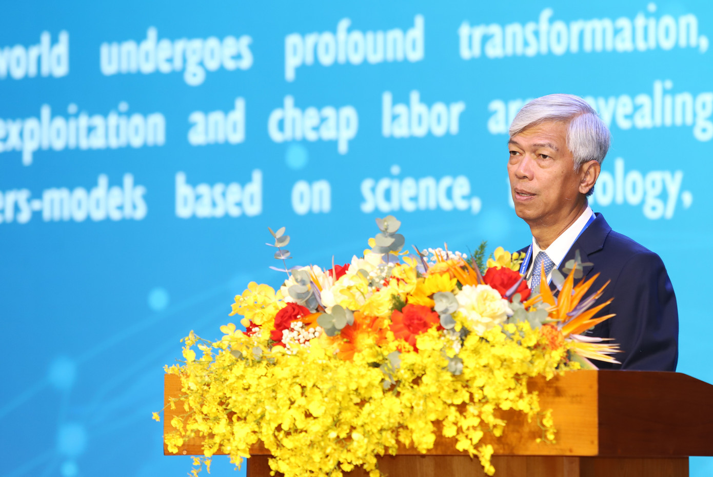 Phó Chủ tịch UBND TPHCM Võ Văn Hoan trao đổi tại hội nghị. Ảnh: Ngô Tùng Phó Chủ tịch UBND TPHCM Võ Văn Hoan trao đổi tại hội nghị. Ảnh: Ngô Tùng