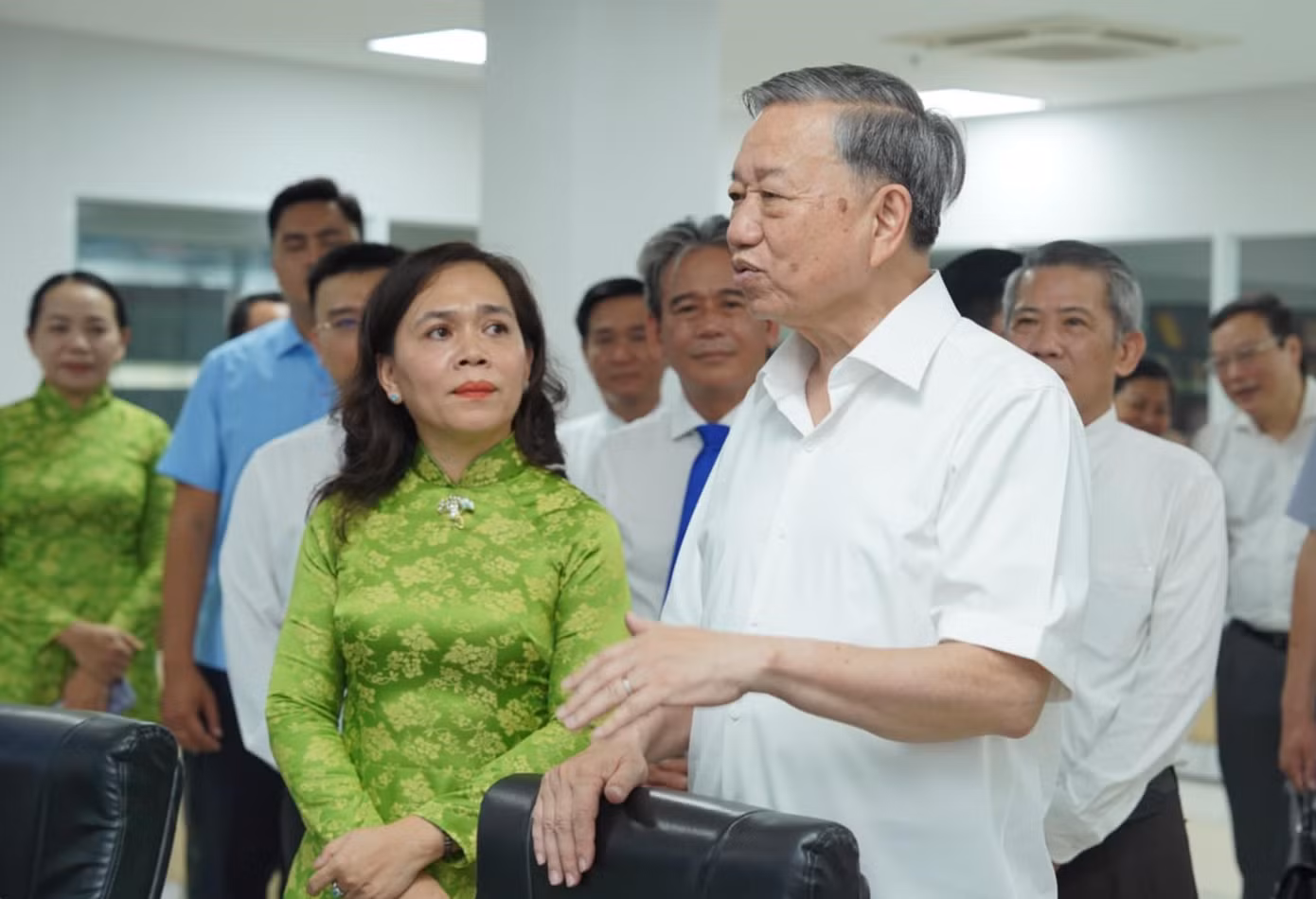 Tổng Bí thư Tô Lâm trao đổi cùng cán bộ lãnh đạo phường Xuân Hòa. Tổng Bí thư Tô Lâm trao đổi cùng cán bộ lãnh đạo phường Xuân Hòa.
