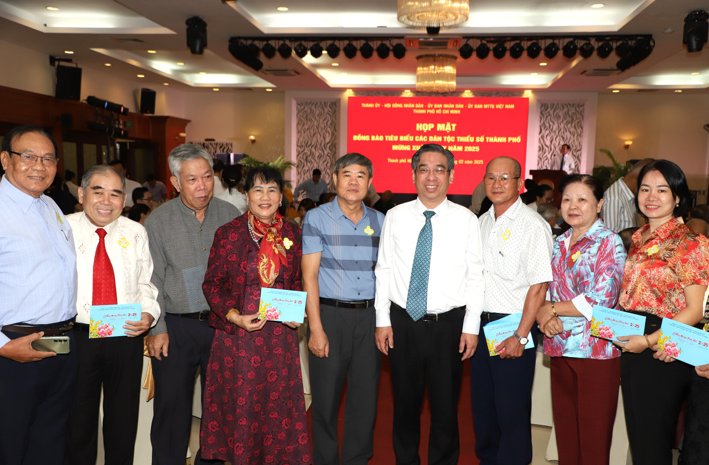 Lãnh đạo TPHCM cùng bà con các DTTS trên địa bàn. Ảnh: Ngô Tùng Lãnh đạo TPHCM cùng bà con các DTTS trên địa bàn. Ảnh: Ngô Tùng