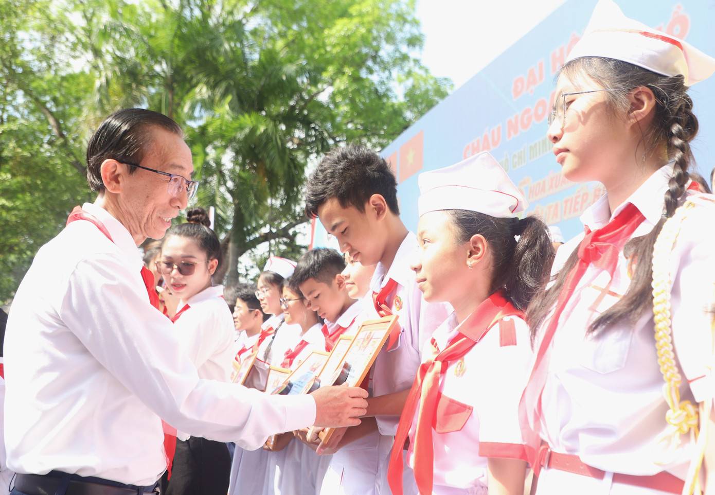 500 bạn nhỏ được tuyên dương tại đại hội là các nhân tố tiêu biểu trên các lĩnh vực học tập, rèn luyện, công tác xã hội. 500 bạn nhỏ được tuyên dương tại đại hội là các nhân tố tiêu biểu trên các lĩnh vực học tập, rèn luyện, công tác xã hội.