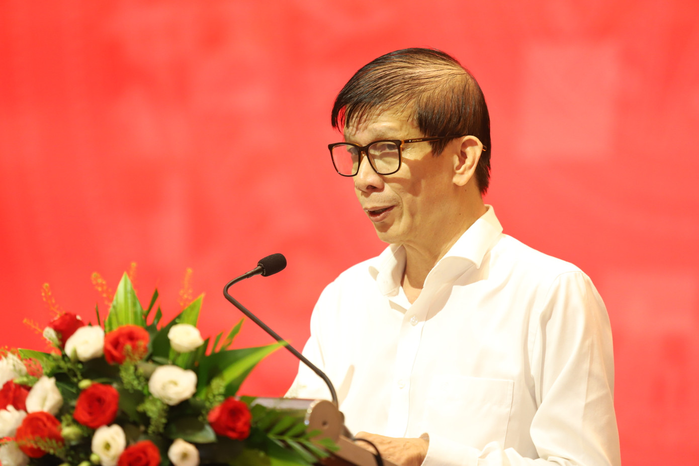 Nhà báo Nguyễn Khắc Văn trao đổi tại buổi gặp mặt. Ảnh: Ngô Tùng Nhà báo Nguyễn Khắc Văn trao đổi tại buổi gặp mặt. Ảnh: Ngô Tùng