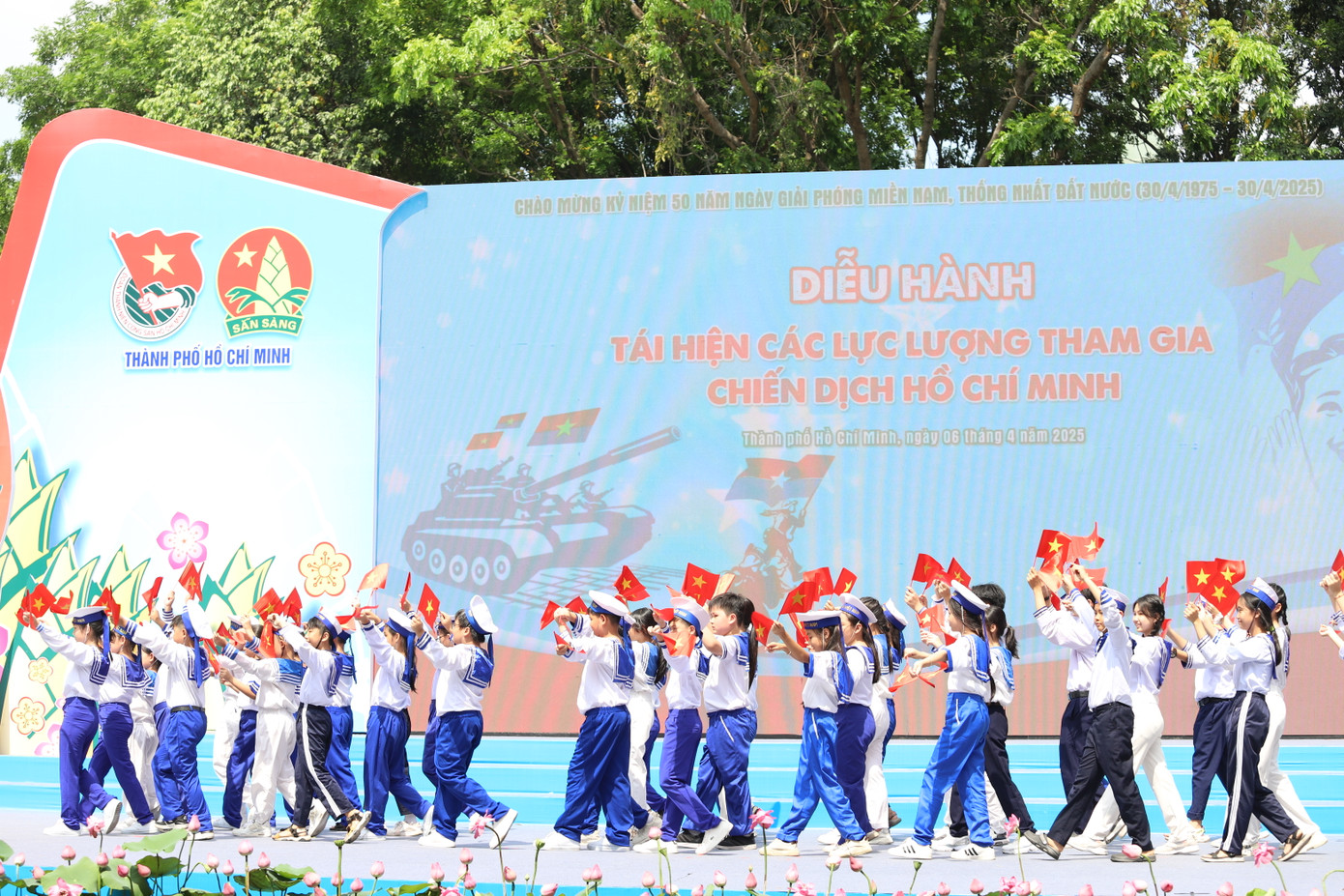 Cũng trong Chiến dịch Hồ Chí Minh, các chiến sĩ lực lượng Hải quân nhân dân Việt Nam đóng vai trò hết sức quan trọng, tham gia giải phóng các đảo trên quần đảo Trường Sa.