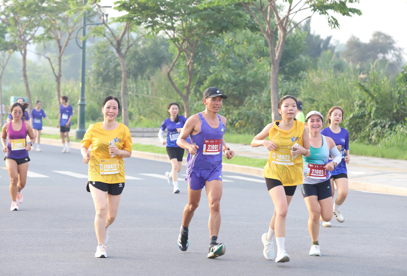 Các vận động viên chuyên nghiệp lẫn không chuyên cùng các nhà báo tham gia giải chạy, với các cự ly: 3,5, 5, 10 và 21km.