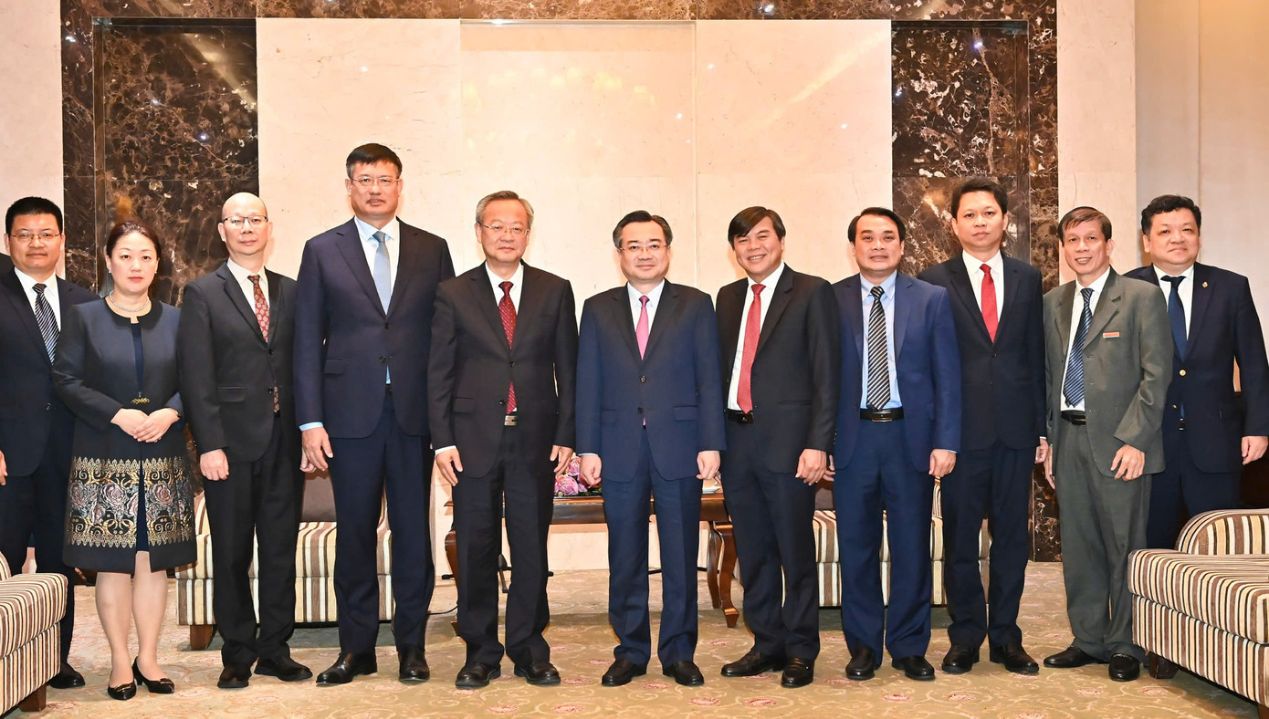 Lãnh đạo TPHCM chụp ảnh lưu niệm cùng đoàn đại biểu Nhân dân Nhật báo. Ảnh: Việt Dũng Lãnh đạo TPHCM chụp ảnh lưu niệm cùng đoàn đại biểu Nhân dân Nhật báo. Ảnh: Việt Dũng