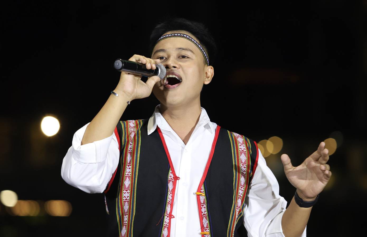 Ca sĩ trẻ Danh Gold Star bày tỏ niềm hứng khởi khi được lan tỏa giá trị tốt đẹp của dân tộc.