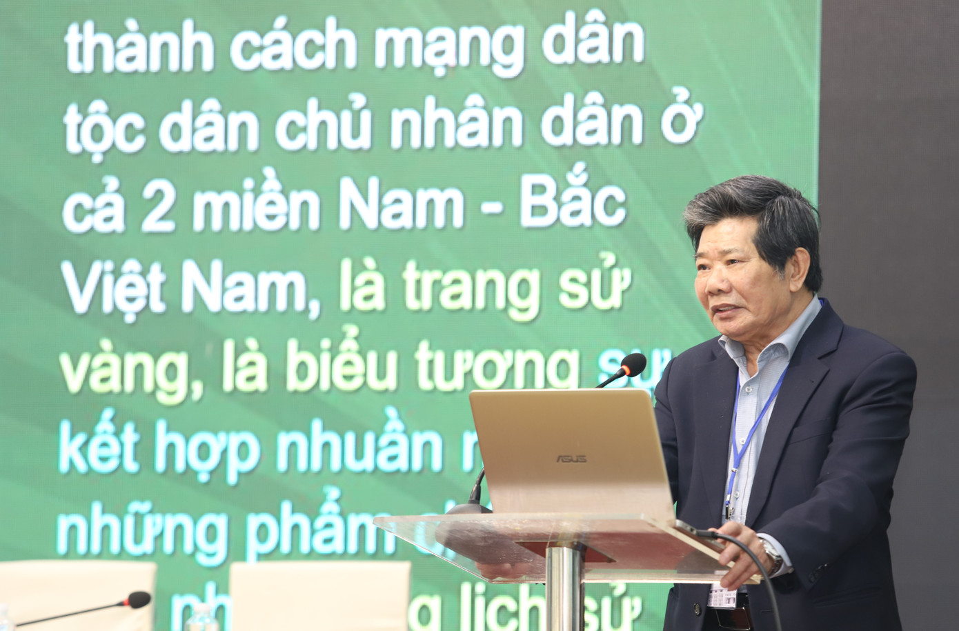PGS.TS Vũ Tình trao đổi tại hội thảo. PGS.TS Vũ Tình trao đổi tại hội thảo.