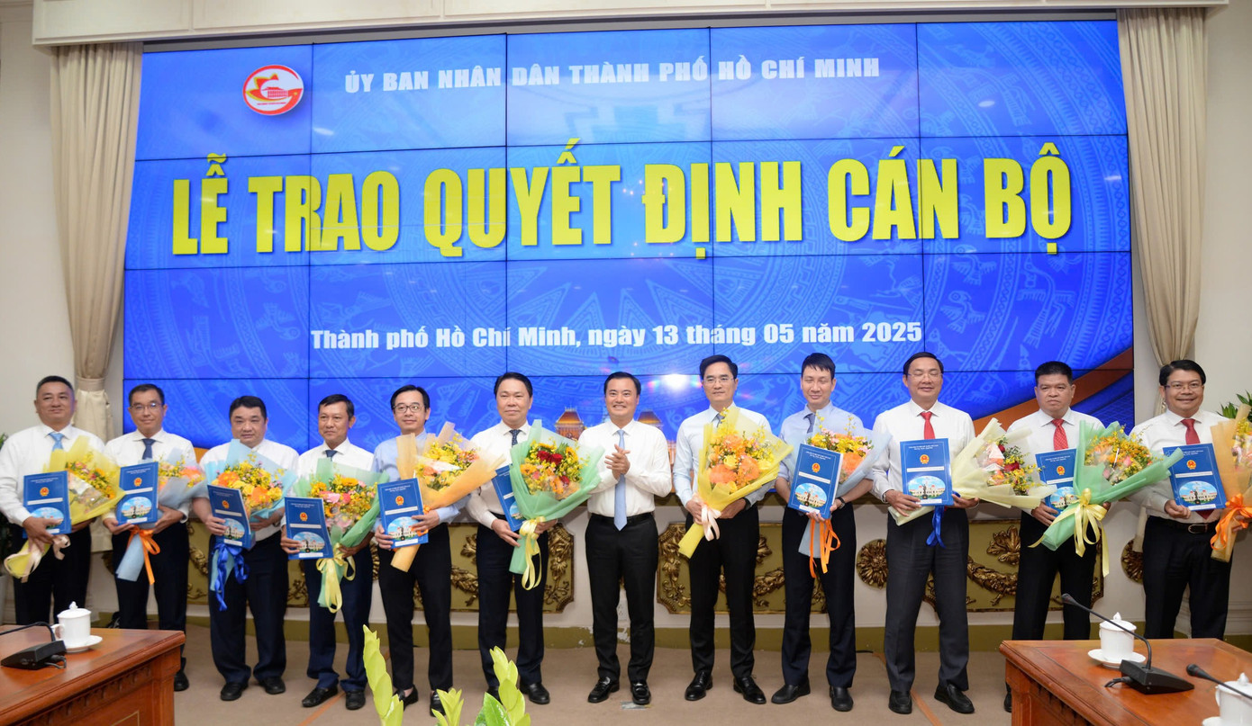 Lãnh đạo TPHCM trao các quyết định điều động, bổ nhiệm phó giám đốc Sở Xây dựng.