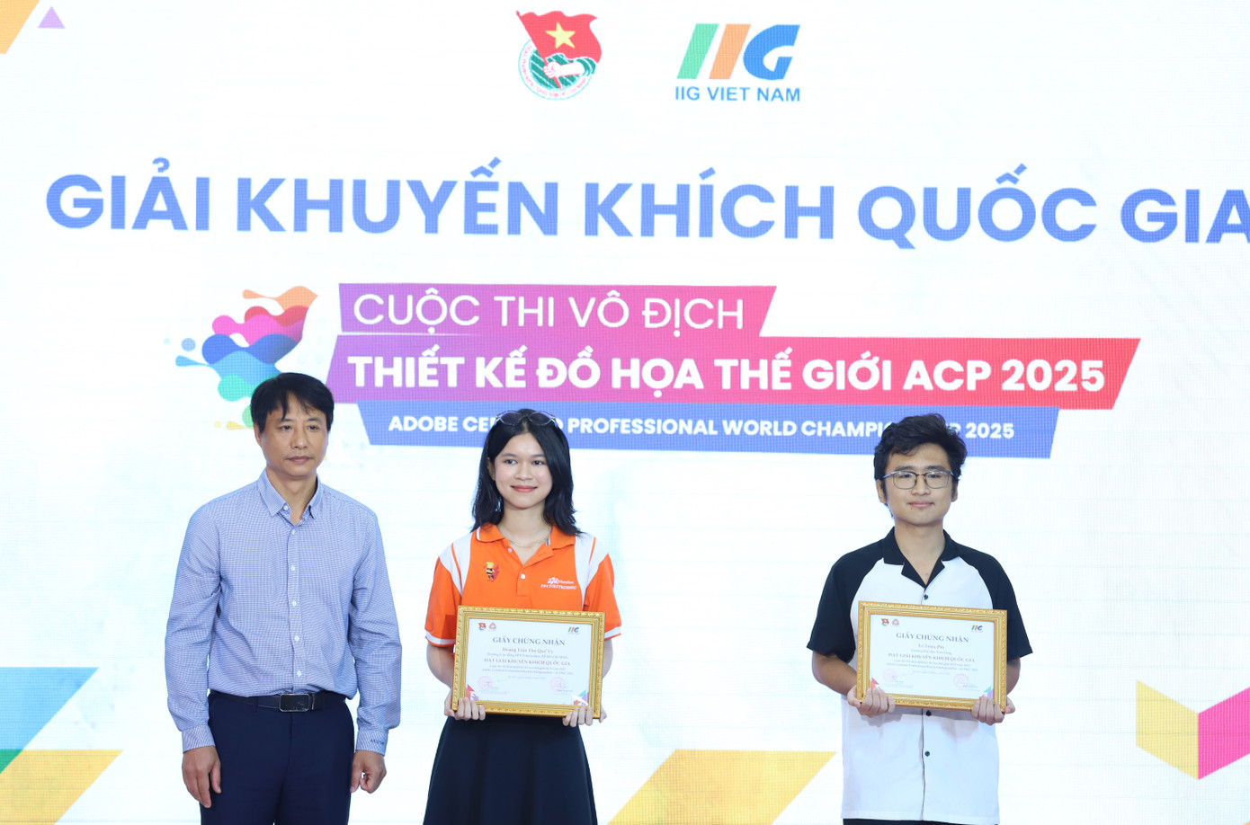 BTC trao thưởng cho Top 15 cuộc thi. BTC trao thưởng cho Top 15 cuộc thi.