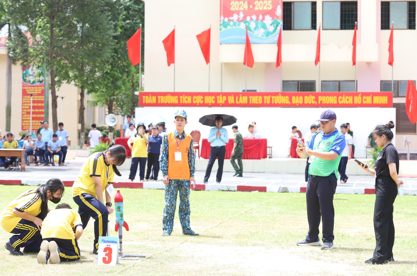 Ngày 15/6, tại Trường Cao đẳng Hậu cần 2 (TP Thủ Đức), Trung tâm Phát triển Khoa học và Công nghệ Trẻ (Thành Đoàn TPHCM) tổ chức Hội thi Tên lửa nước TPHCM lần thứ 15 năm 2025. Hội thi tạo sân chơi giao lưu, trao đổi kiến thức, ứng dụng khoa học, sáng tạo và giải trí lành mạnh cho thanh thiếu nhi nhằm thúc đẩy niềm đam mê khoa học, sáng tạo trong thanh thiếu nhi.