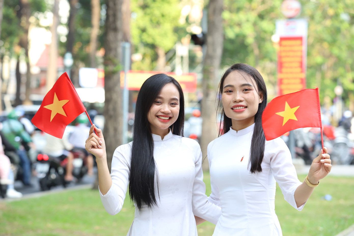 “Không chỉ riêng mình, tất cả những người con sinh sống trên đất nước Việt Nam cũng cảm nhận được sự hào hùng của cha ông và cùng hòa chung niềm tự hào dân tộc. Các thế hệ đi trước đã hy sinh để thế hệ trẻ chúng mình có được nền độc lập, tự do, hòa bình và sống trong môi trường đầy đủ, năng động hiện nay”, Thùy Trang bộc bạch.