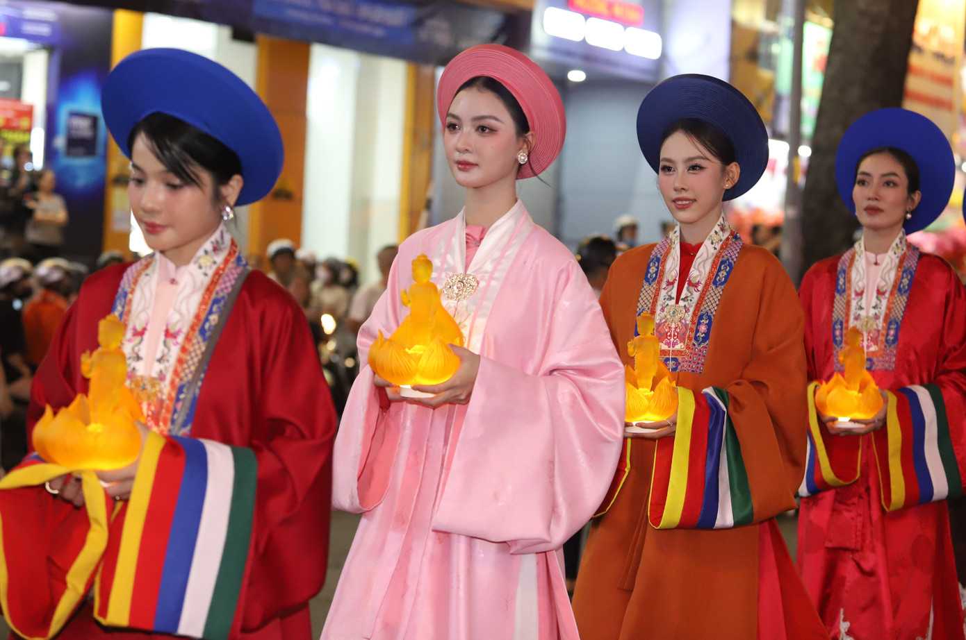 Nhiều nam, nữ nghệ sĩ bày tỏ niềm hân hoan khi được tham gia vào hoạt động ý nghĩa chào mừng sự kiện đức Phật đản sinh và Đại lễ Vesak Liên Hợp Quốc.