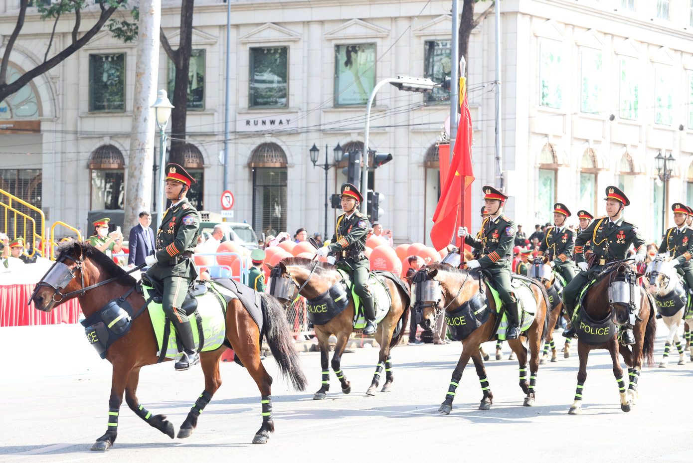 Khối cảnh sát cơ động kỵ binh.