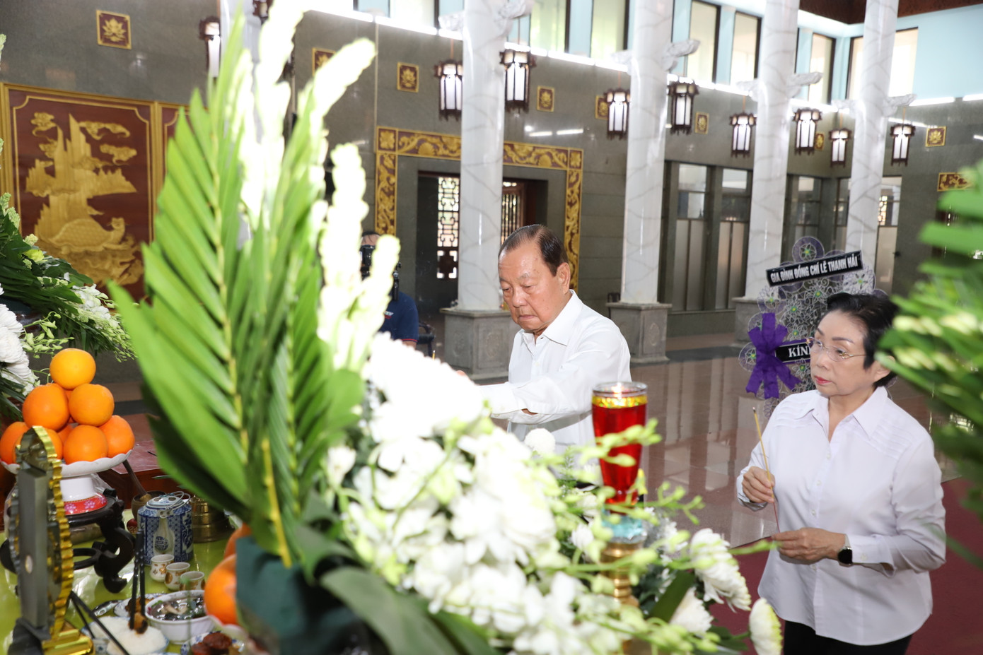 Ông Lê Thanh Hải đến viếng nhạc sĩ Lư Nhất Vũ.