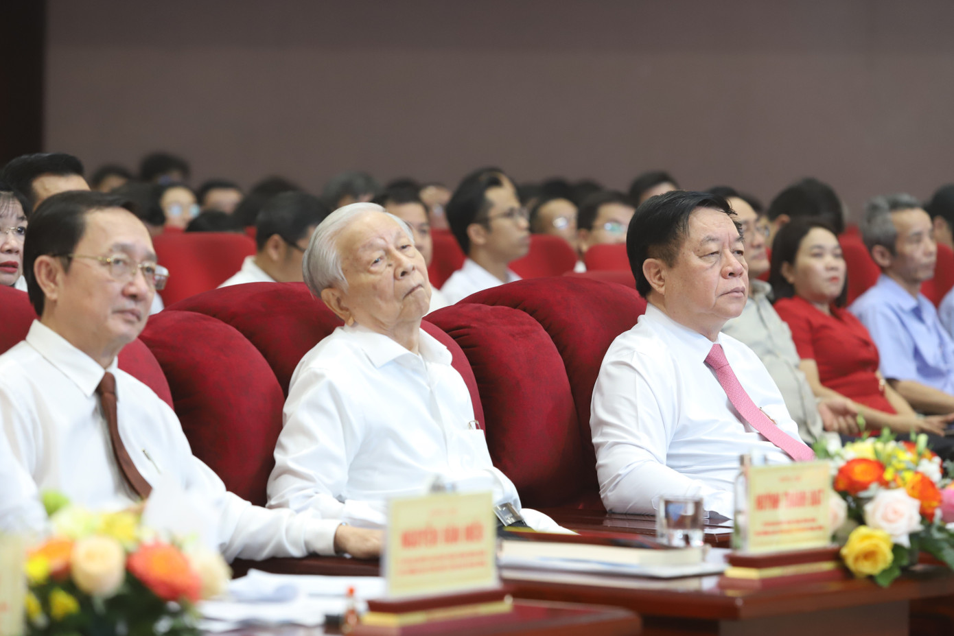 Bí thư Trung ương Đảng, Trưởng ban Tuyên giáo và Dân vận Trung ương Nguyễn Trọng Nghĩa đến dự và chủ trì hội nghị. Ảnh: Ngô Tùng