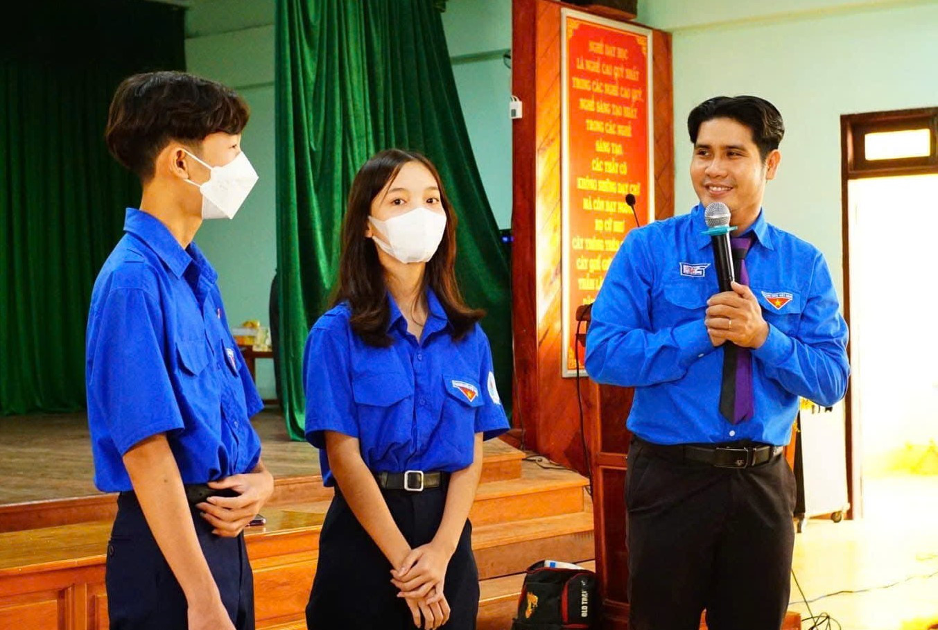 ThS. Võ Minh Thành tham gia các hoạt động học thuật và phong trào thanh niên. Ảnh: NVCC