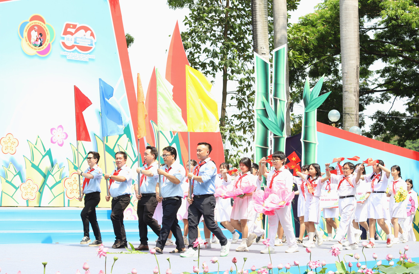 Tiếp bước truyền thống cha anh, các thế hệ đội viên, thiếu nhi TPHCM đã ra sức thi đua thực hiện các phong trào ý nghĩa, với tinh thần “tuổi nhỏ chí lớn”, tiếp tục góp tay dựng xây Thành phố Anh hùng.